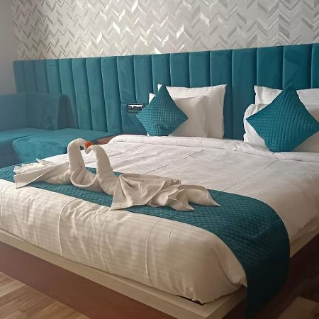 Hotel Golden Peacock Haridwar Bagian luar foto
