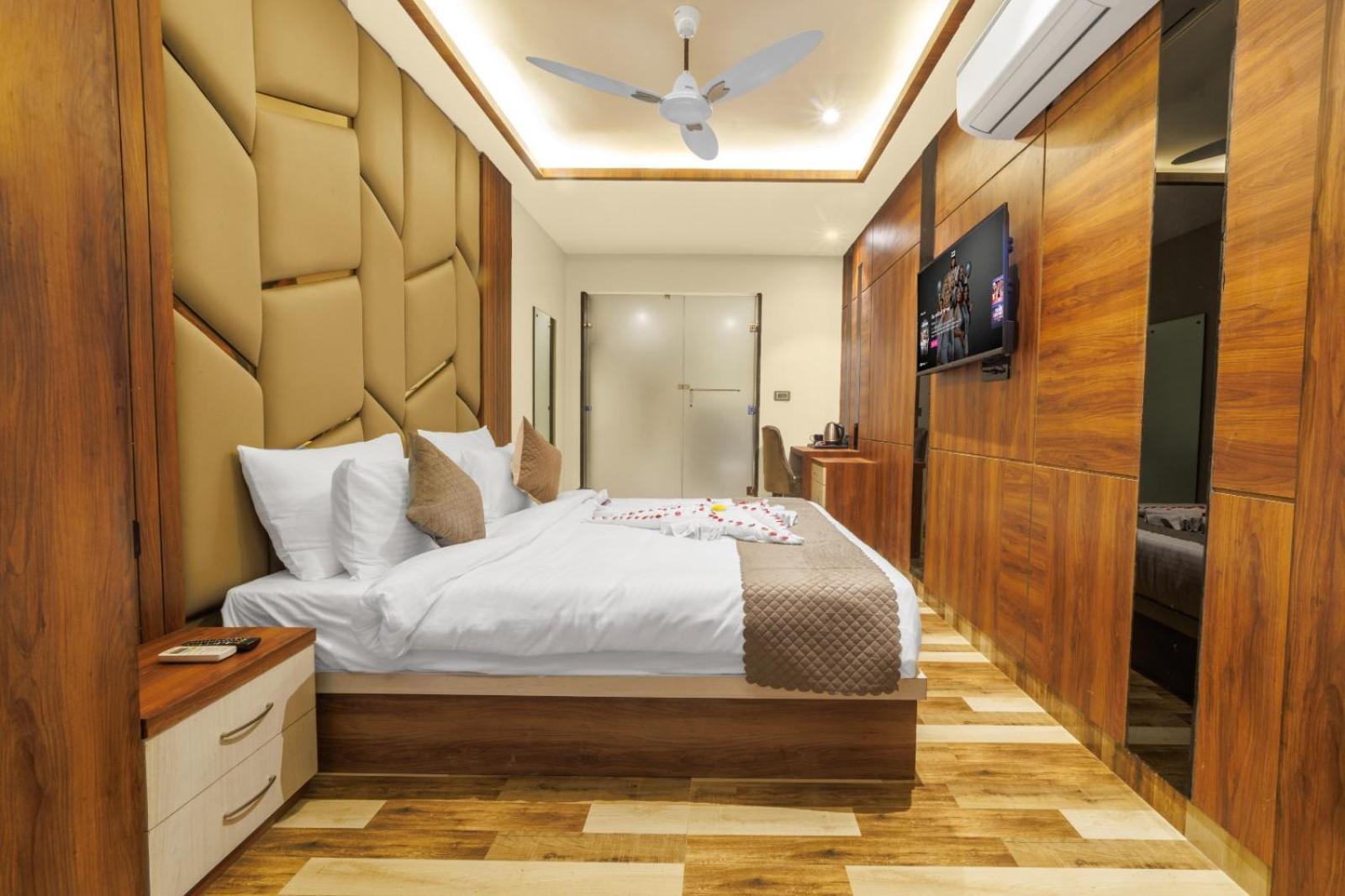 Hotel Golden Peacock Haridwar Bagian luar foto