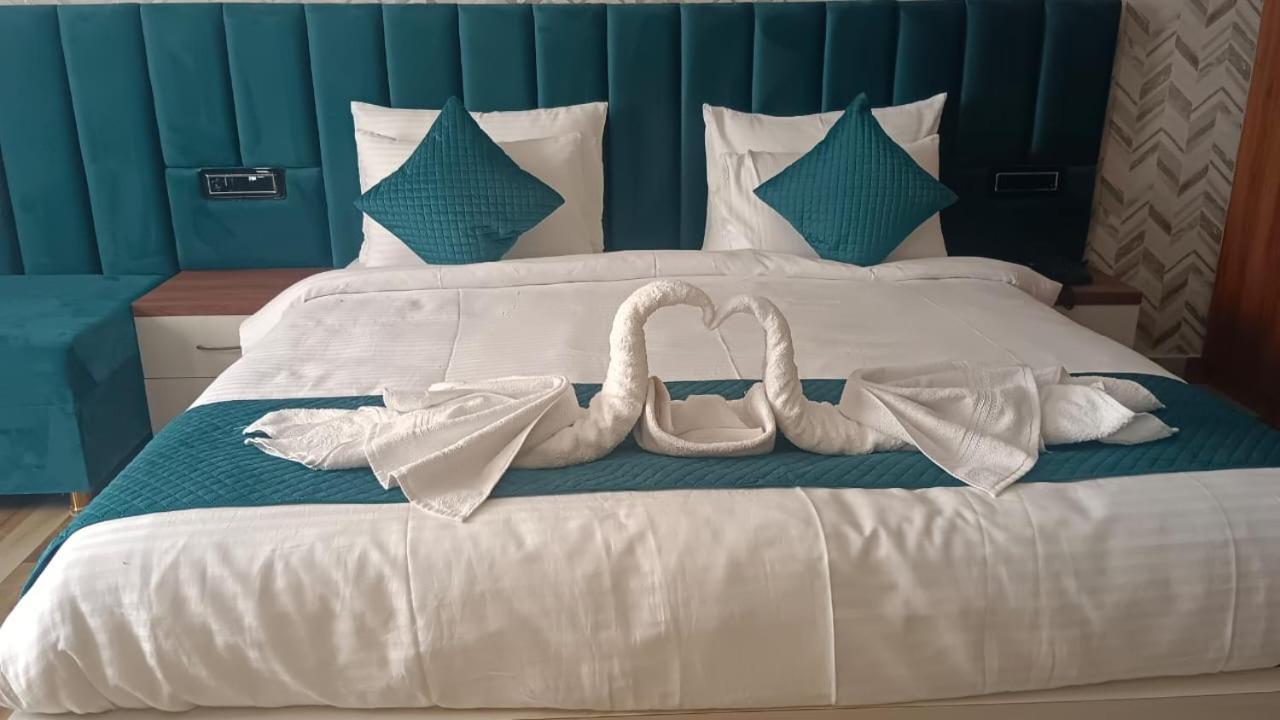 Hotel Golden Peacock Haridwar Bagian luar foto